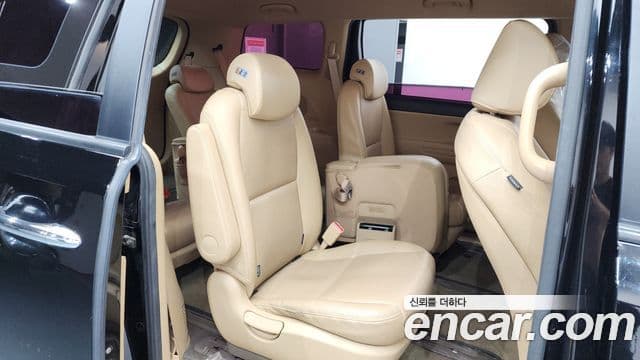 Kia All New Carnival Luxury, 2017 12