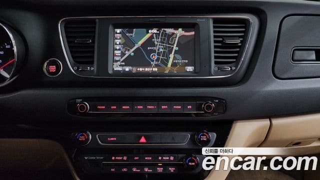 Kia All New Carnival Luxury, 2017 16