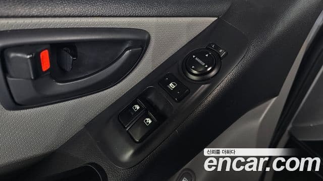 Hyundai Grand Starex CVX Deluxe, 2016 17