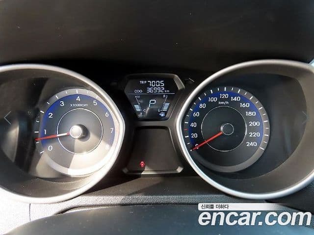 Hyundai Avante MD M16 GDI Deluxe, 2012 9