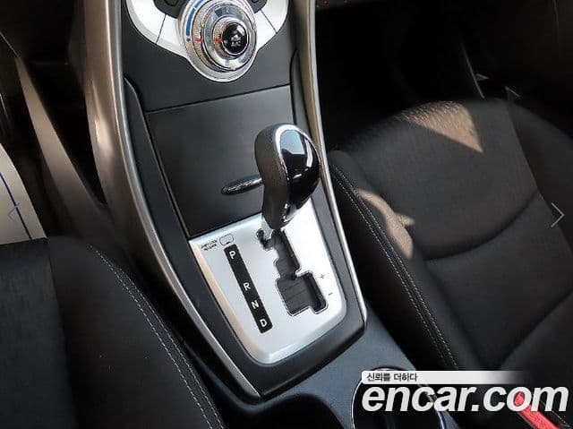 Hyundai Avante MD M16 GDI Deluxe, 2012 10