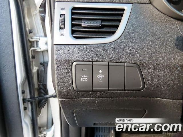 Hyundai Avante MD M16 GDI Deluxe, 2012 12