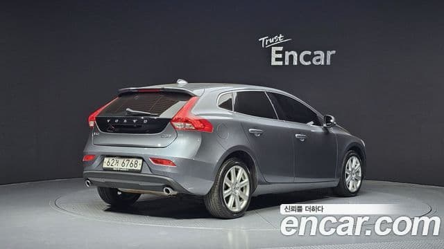 Volvo V40 2세대, 2018 2