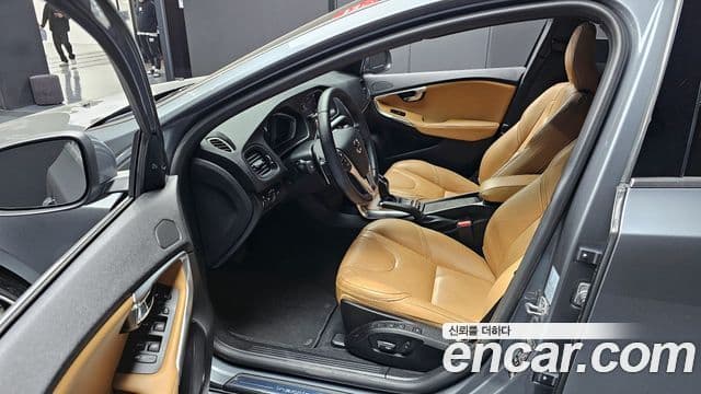Volvo V40 2세대, 2018 10