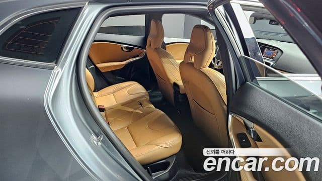 Volvo V40 2세대, 2018 12