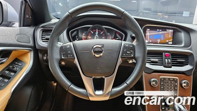 Volvo V40 2세대, 2018 13