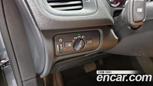 Volvo V40 2세대, 2018 17