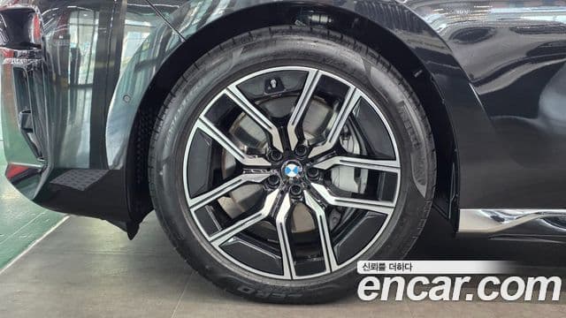 BMW 7시리즈 (G70) 740i xDrive M Sport, 2025 все фото