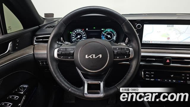 Kia K5 гибрид 3세대 Signature, 2023 13
