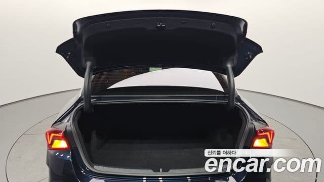 Kia K5 гибрид 3세대 Signature, 2023 20