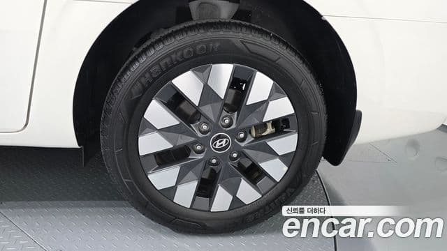 Hyundai Staria Modern, 2023 все фото