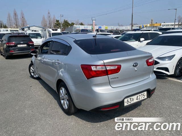 Kia All New Pride Luxury, 2014 3