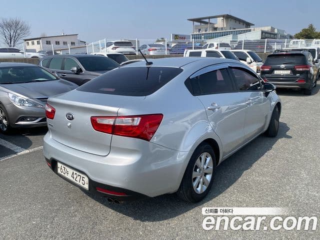 Kia All New Pride Luxury, 2014 4