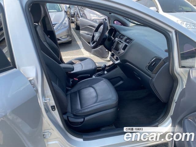 Kia All New Pride Luxury, 2014 17