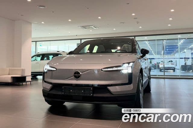 Volvo EX30 Ultra, 2026 3