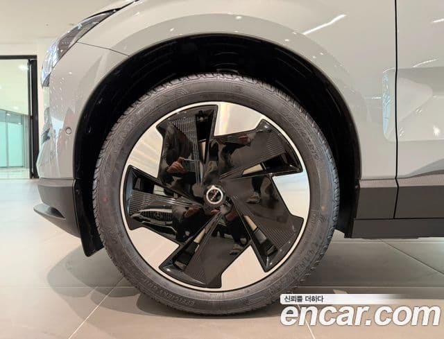 Volvo EX30 Ultra, 2026 все фото