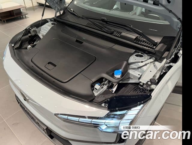 Volvo EX30 Ultra, 2026 6