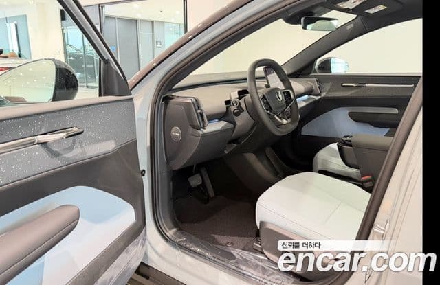 Volvo EX30 Ultra, 2026 10