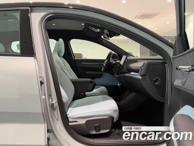 Volvo EX30 Ultra, 2026 11