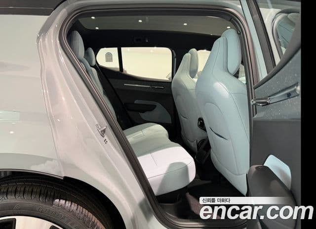 Volvo EX30 Ultra, 2026 12