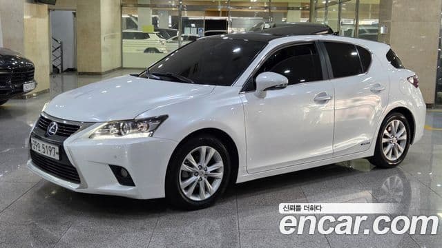 Lexus CT200h ZWA10, 2017 1