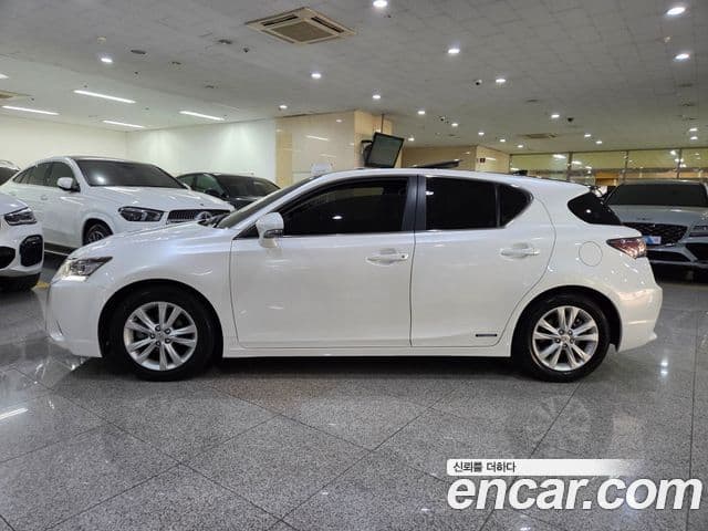 Lexus CT200h ZWA10, 2017 3