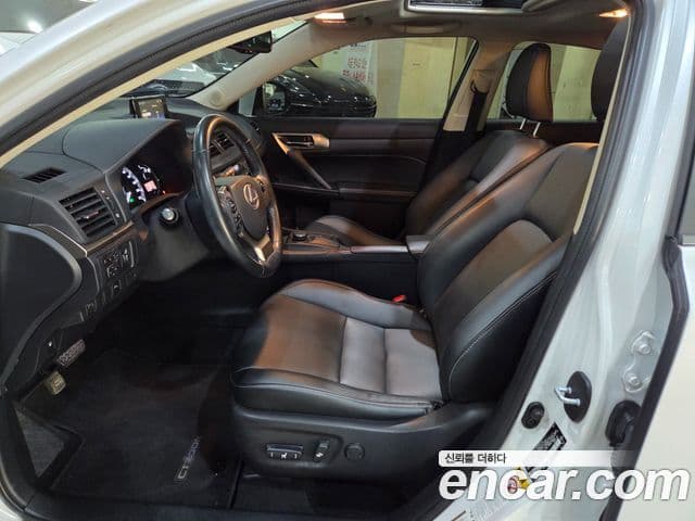 Lexus CT200h ZWA10, 2017 6