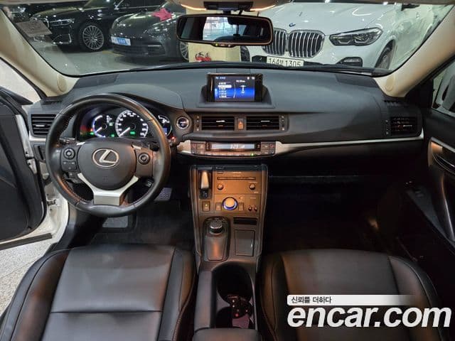 Lexus CT200h ZWA10, 2017 8
