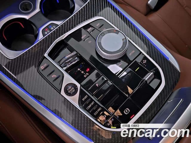 BMW X7 (G07) xDrive 40i M Sport 6인승, 2025 9