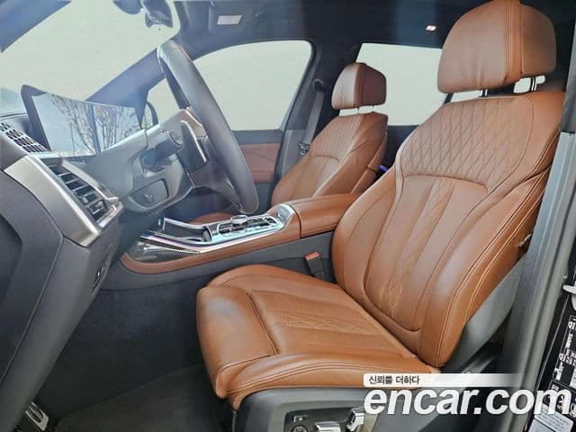BMW X7 (G07) xDrive 40i M Sport 6인승, 2025 10