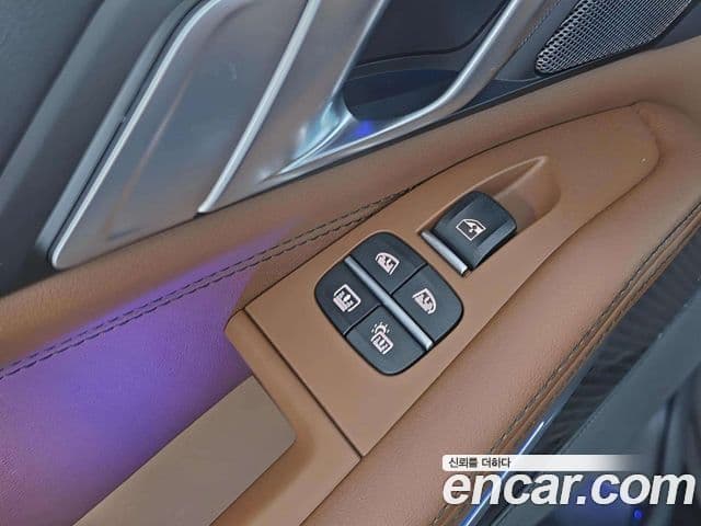 BMW X7 (G07) xDrive 40i M Sport 6인승, 2025 12
