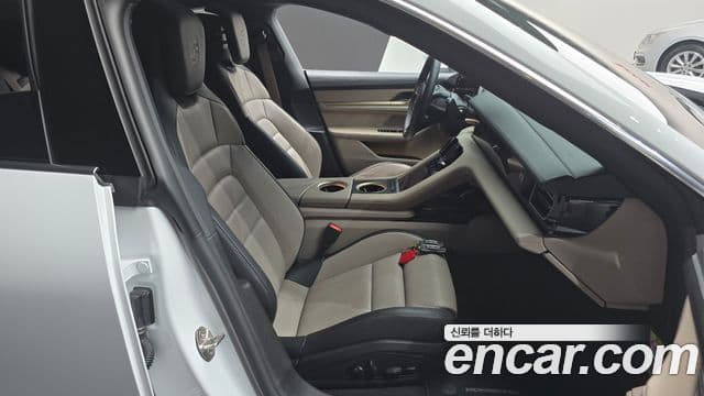 Porsche 타이칸 4S, 2025 10