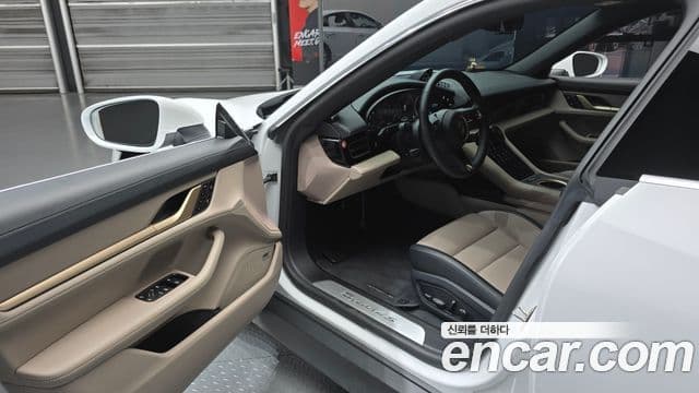 Porsche 타이칸 4S, 2025 11