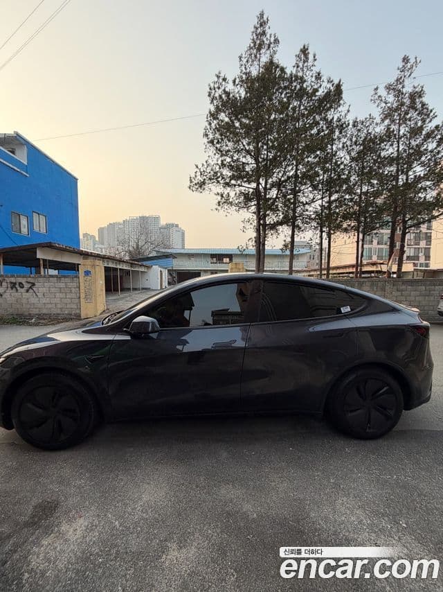 Tesla модель Y Long Range AWD, 2025 4