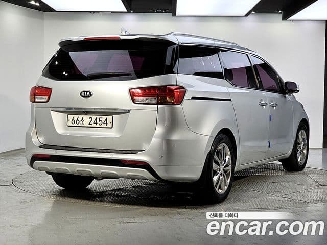Kia All New Carnival Noblesse, 2016 4