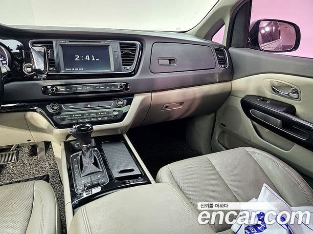 Kia All New Carnival Noblesse, 2016 10