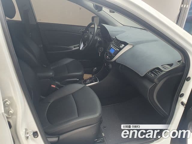 Hyundai Accent(новый кузов / новое поколение) Premier, 2011 11