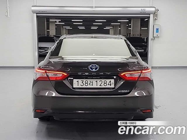 Toyota 캠리 (XV70) 2.5 LE гибрид, 2021 3