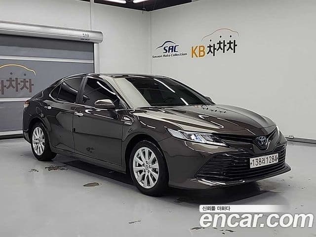 Toyota 캠리 (XV70) 2.5 LE гибрид, 2021 4