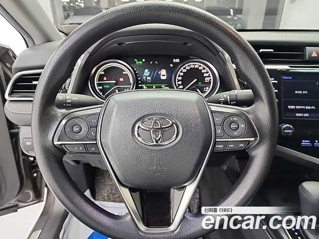 Toyota 캠리 (XV70) 2.5 LE гибрид, 2021 9
