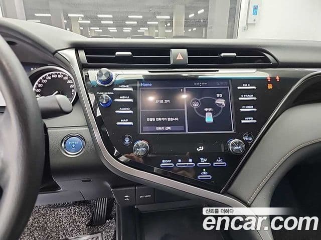 Toyota 캠리 (XV70) 2.5 LE гибрид, 2021 10