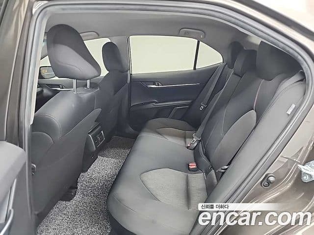 Toyota 캠리 (XV70) 2.5 LE гибрид, 2021 12