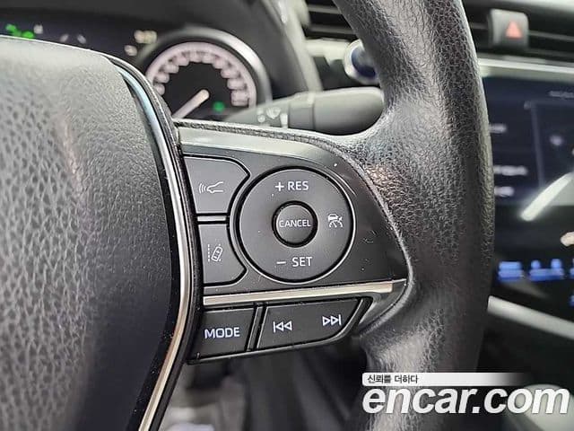 Toyota 캠리 (XV70) 2.5 LE гибрид, 2021 16