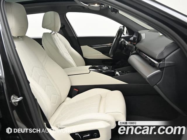BMW 5시리즈 (G60), 2025 10