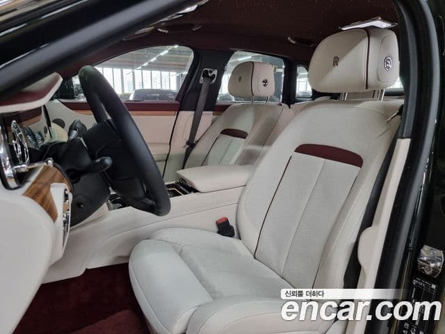 Rolls-Royce 고스트 2세대, 2021 10