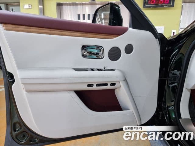 Rolls-Royce 고스트 2세대, 2021 11