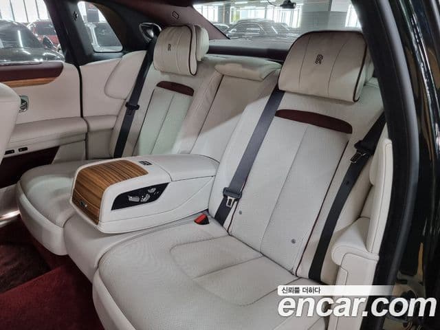 Rolls-Royce 고스트 2세대, 2021 12