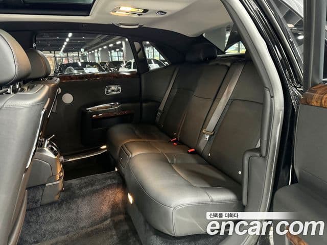 Rolls-Royce 고스트 6.6 EWB V12, 2013 12