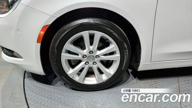 크라이슬러 200 2세대 2.4 Limited, 2015 все фото