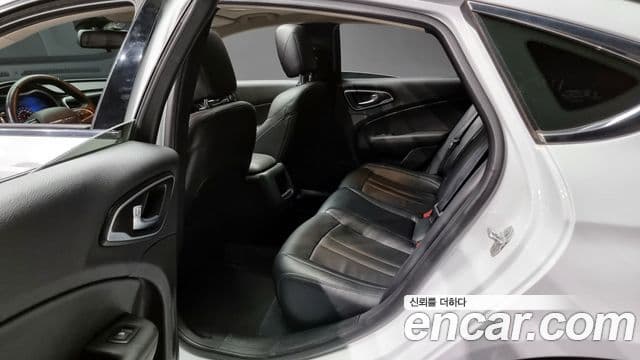 크라이슬러 200 2세대 2.4 Limited, 2015 13